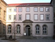 1280px-Göttingen-Kollegienhaus.01_gross